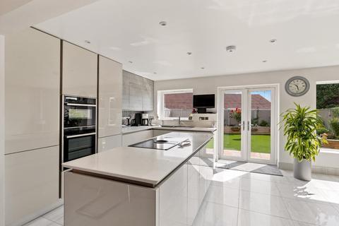 7 Bracken Close, Kennington, Ashford, TN24 9BT