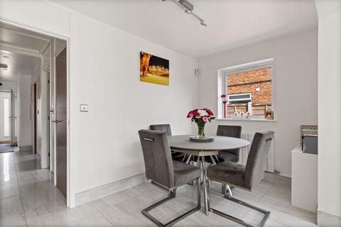7 Bracken Close, Kennington, Ashford, TN24 9BT