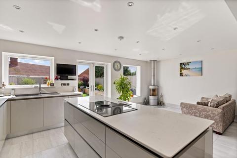 7 Bracken Close, Kennington, Ashford, TN24 9BT