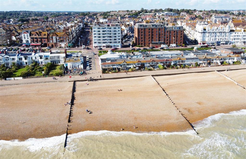 Marina, BexhillOnSea 2 bed flat for sale £229,950