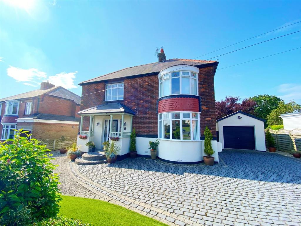 Front Street South, Trimdon Village 3 bed detached house £295,000