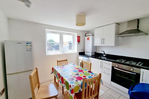 2 bedroom flat to rent, Sussex Way, Archway, N7