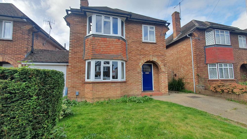 Waltham Avenue, Guildford GU2 9QE 4 bed detached house £1,875 pcm (£433 pw)