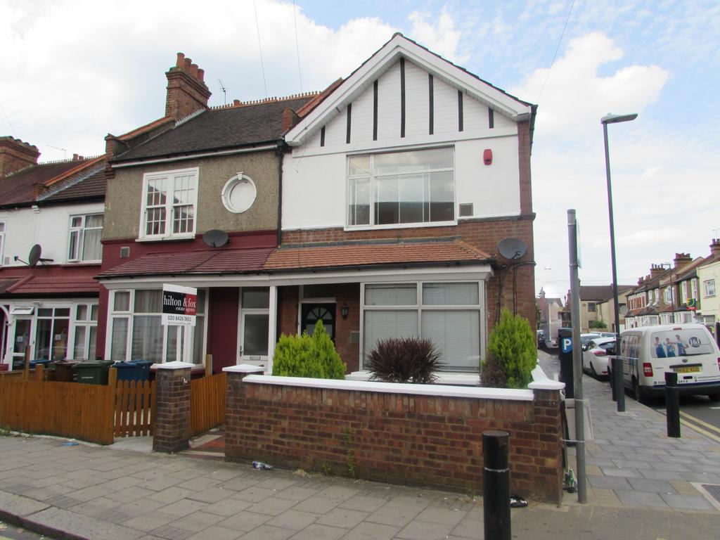 Grant Road, Harrow Wealdstone, Middlesex, HA3 3 bed end of terrace