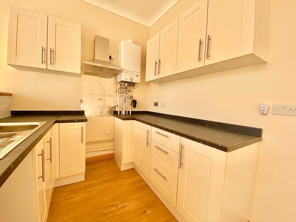 Union Street Faversham ME13 2 bed flat £850 pcm (£196 pw)