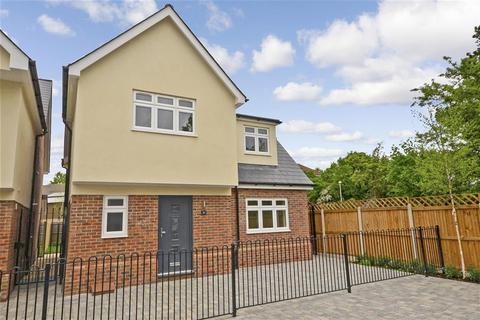 4 Glades Close, Romford, RM1 2BW