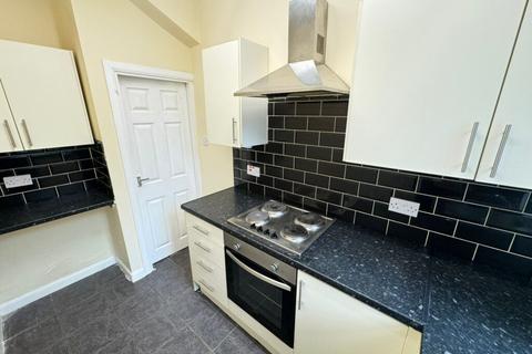 2 bedroom terraced house to rent, Marley Terrace, Leeds, LS11 8QS