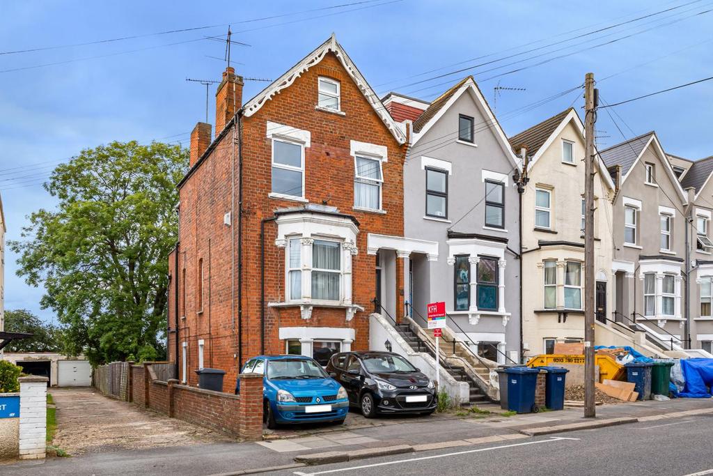 Beaconsfield Road, Friern 1 bed flat £325,000