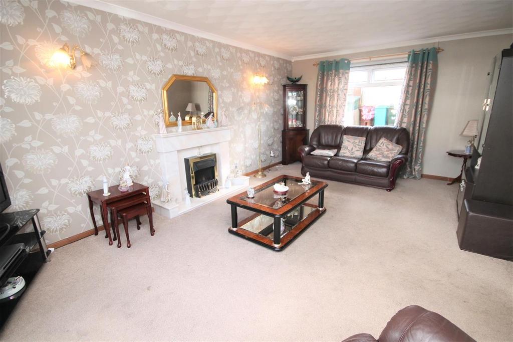 Robert Burns Avenue, Newarthill, Motherwell 3 bed terraced house £88,000