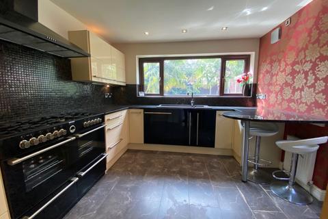 4 bedroom detached house to rent, Hunstanton Drive, Bury, BL8 1EG