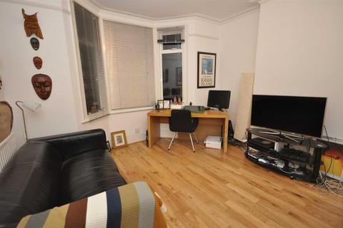 2 bedroom maisonette to rent, Courtney Road, Colliers Wood SW19