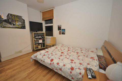 2 bedroom maisonette to rent, Courtney Road, Colliers Wood SW19