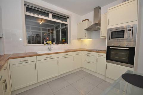 2 bedroom maisonette to rent, Courtney Road, Colliers Wood SW19