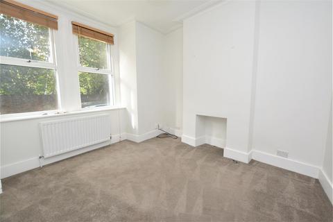 2 bedroom end of terrace house to rent, Byegrove Road, Colliers Wood SW19