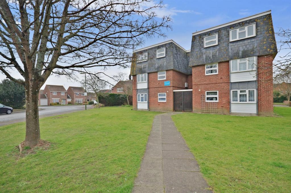 Charles Avenue Chichester PO19 2 bed apartment £825 pcm (£190 pw)