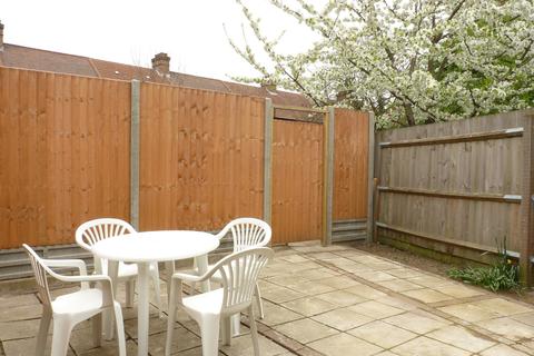 1 bedroom in a flat share to rent - 55 Scales Road, London, N17 9EZ