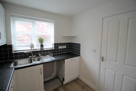 4 bedroom townhouse to rent, Girton Way, Derby DE3