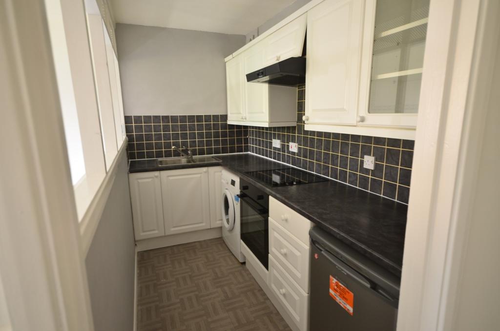 Wickham Close Newington ME9 1 bed £700 pcm (£162 pw)