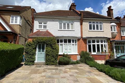 60 Holdenhurst Avenue, London, N12 0HX