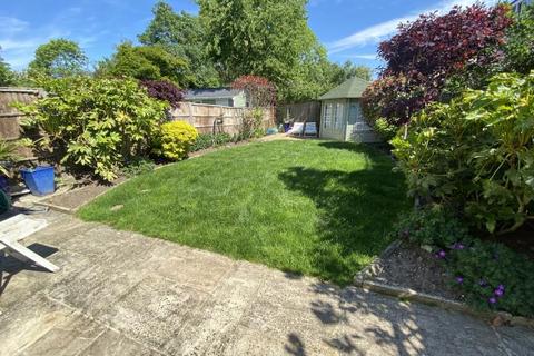 60 Holdenhurst Avenue, London, N12 0HX