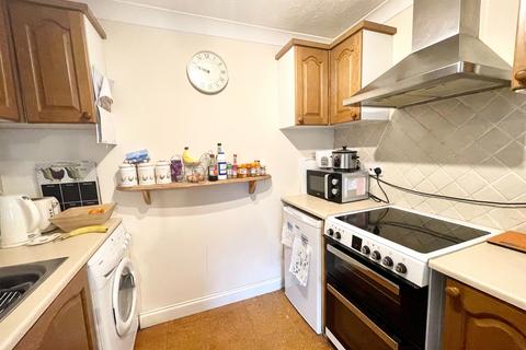 1 bedroom apartment to rent, Ashley Court, York Mews, Alton