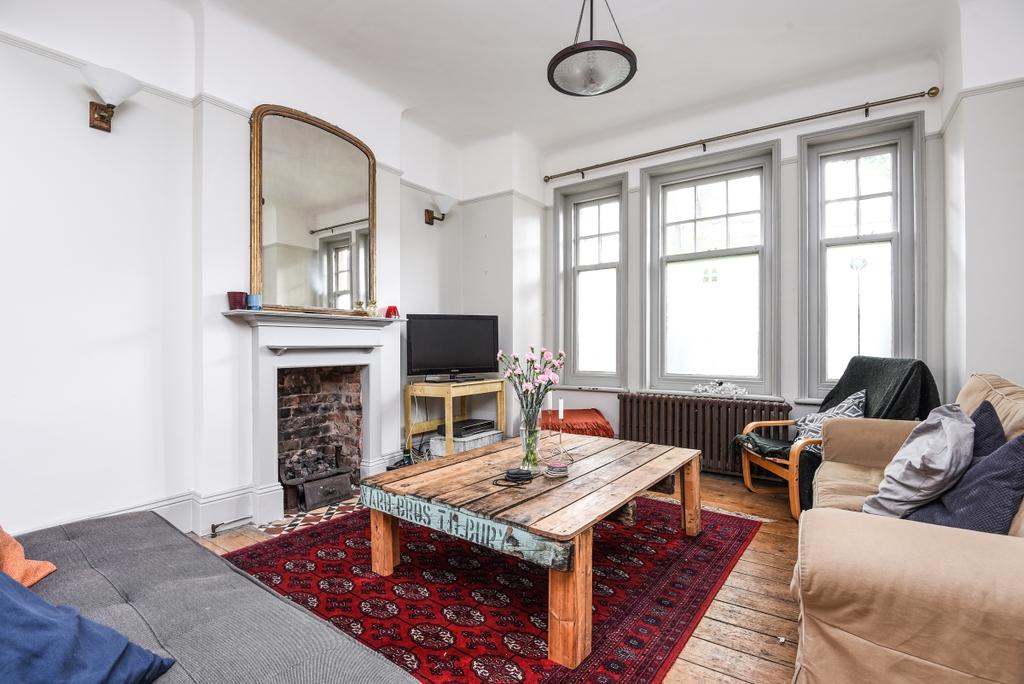 Cricklade Avenue Streatham Hill SW2 4 bed house £2,775 pcm (£640 pw)