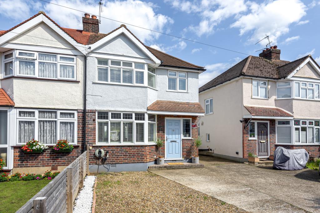 Lower Sunbury, Middlesex, TW16 3 bed semidetached house £570,000