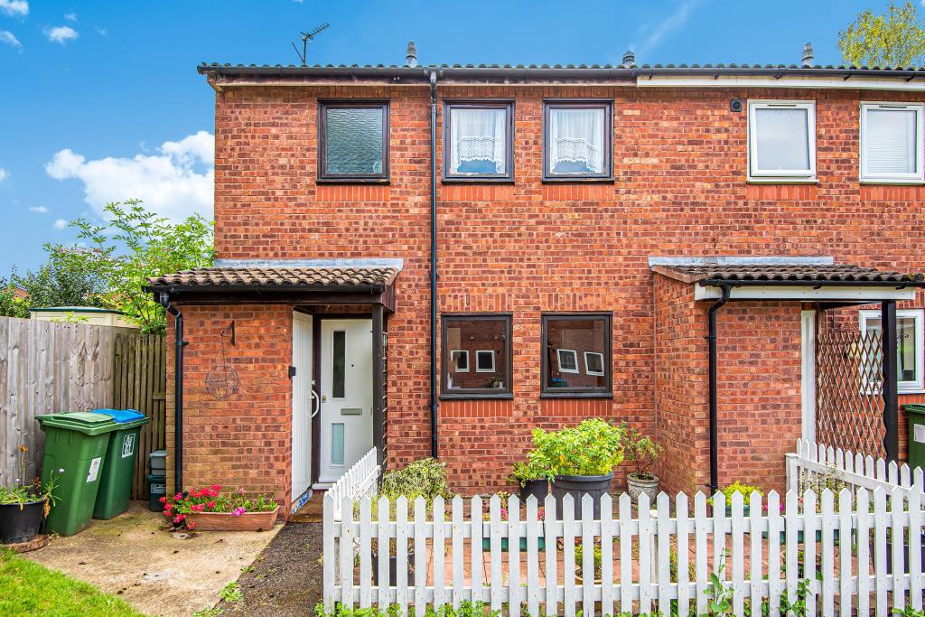 Aylesbury, Buckinghamshire, HP21 2 bed terraced house for sale £250,000