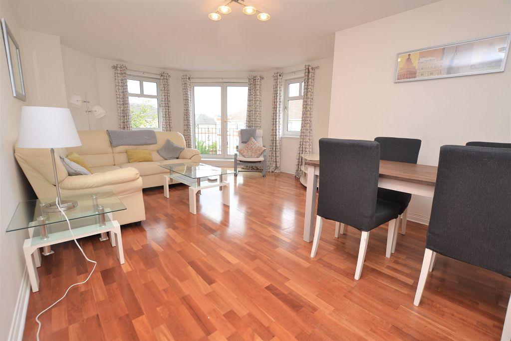 Sinclair Place, Edinburgh Available Now 2 bed flat £1,100 pcm (£254 pw)