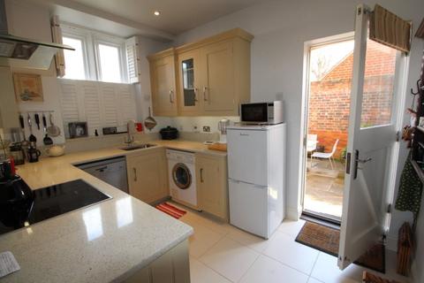 2 bedroom detached house to rent - 20 Darley Road, Meads