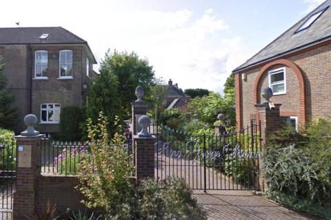 24 King George Square, Richmond, TW10 6LG
