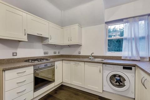 24 King George Square, Richmond, TW10 6LG