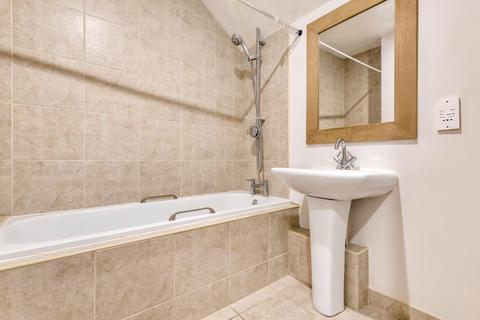 24 King George Square, Richmond, TW10 6LG
