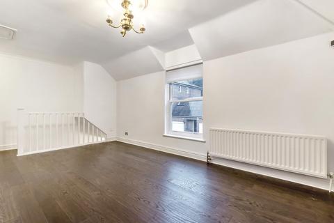 24 King George Square, Richmond, TW10 6LG