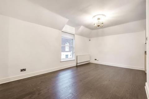24 King George Square, Richmond, TW10 6LG
