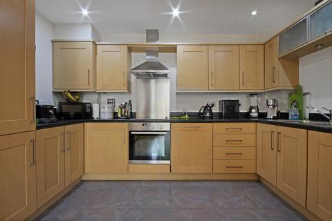 2 bedroom apartment to rent, 2 bedroom Ground Floor Apartment in Chichester