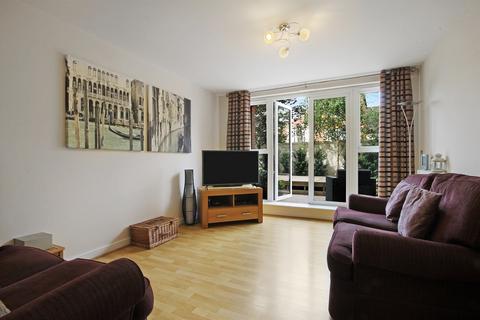 2 bedroom apartment to rent, 2 bedroom Ground Floor Apartment in Chichester