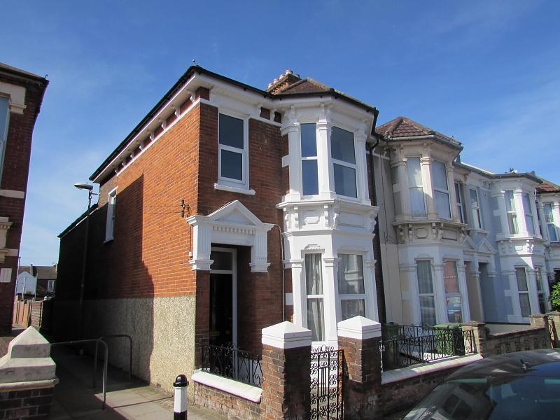 Derby Road Portsmouth PO2 3 bed end of terrace house £257,000