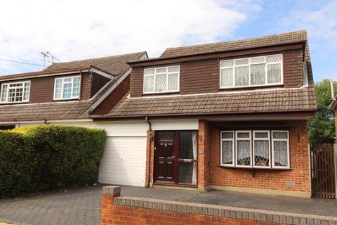 10 Bradley Avenue, Benfleet, SS7 3AG