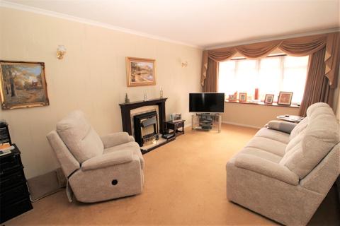 10 Bradley Avenue, Benfleet, SS7 3AG