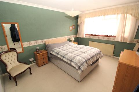 10 Bradley Avenue, Benfleet, SS7 3AG