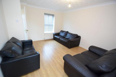 3 bedroom terraced house to rent, Blanchard Street, Hulme, Manchester. M15 5PN