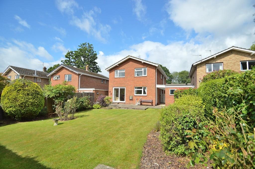 Wychwood Grove, Chandler's Ford 4 bed detached house £625,000
