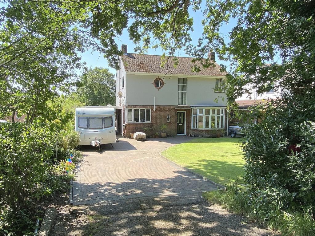 Normanston Drive, Oulton Broad... 4 bed detached house £350,000