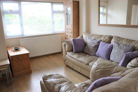 1 bedroom semi-detached house to rent, Gordon Road, Ashford TW15