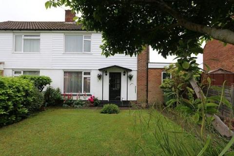 1 bedroom property with land to rent - Sutton Road, Camberley