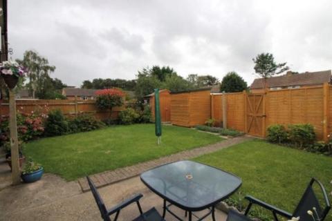 1 bedroom property with land to rent - Sutton Road, Camberley