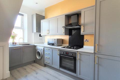 Flat 2, 52 Cheltenham Mount, Harrogate, HG1 1DL