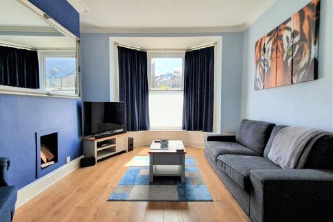 Flat 2, 52 Cheltenham Mount, Harrogate, HG1 1DL
