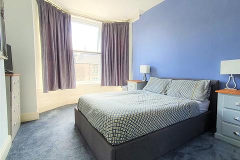 Flat 2, 52 Cheltenham Mount, Harrogate, HG1 1DL